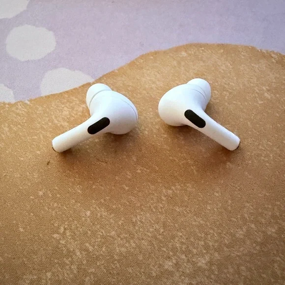 Apple AirPods Pro (1st Generation) – Authentic – Used - Picture 6 of 8